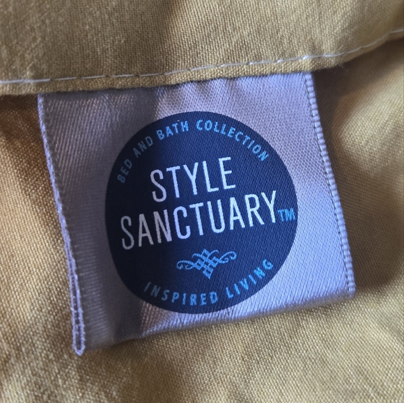 Beautiful Nwot, Queen quilt w 2 regular shams. Sunny yellow color!! - Picture 2 of 5